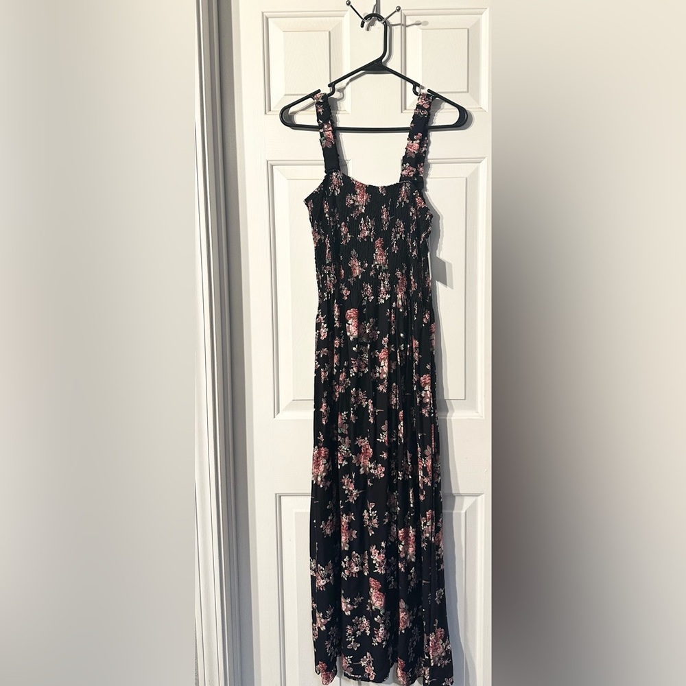 💋 Pleated Maxi Sundress